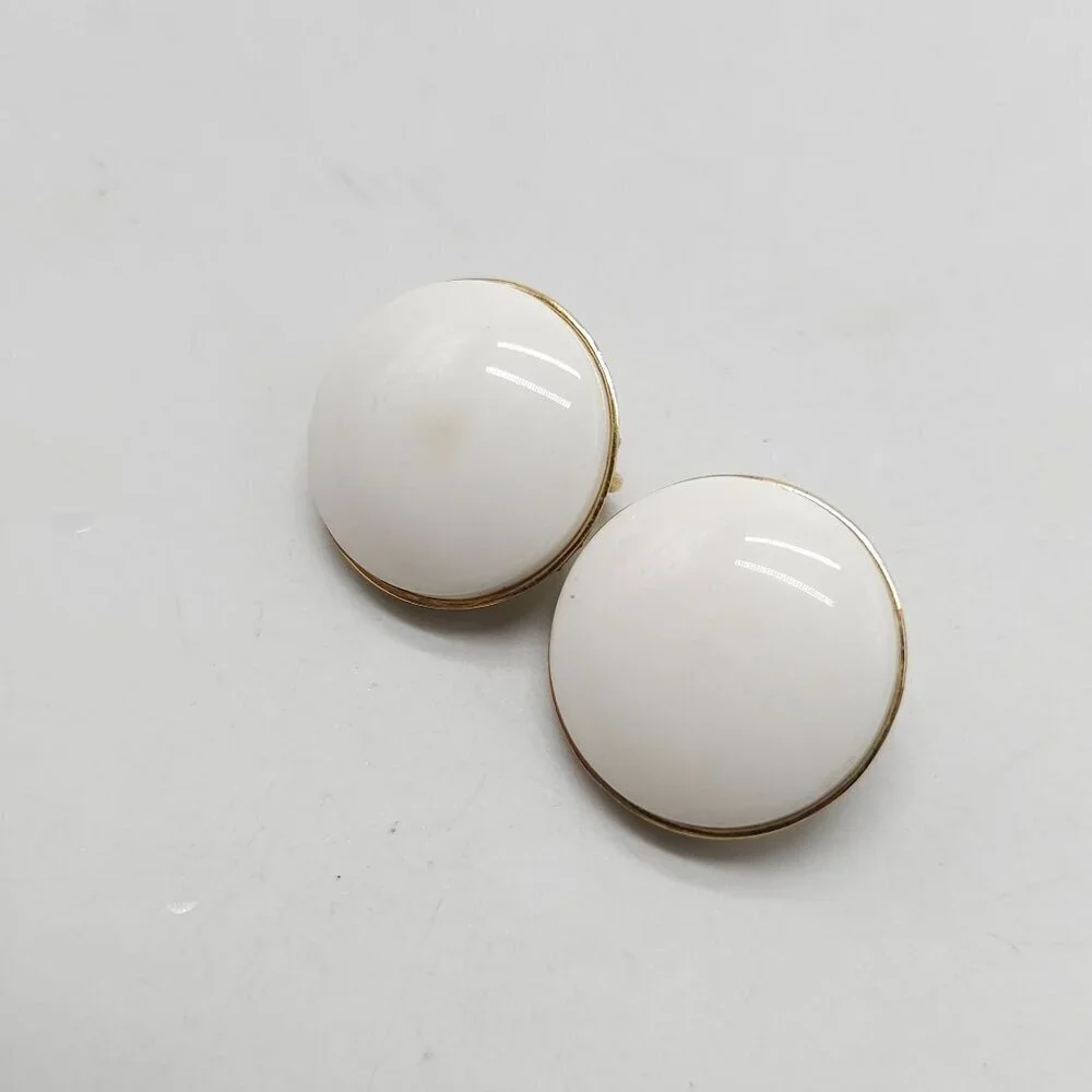 Vintage Trifari White Acrylic Clip On Earrings Gold Tone Round Domed 1 Inch